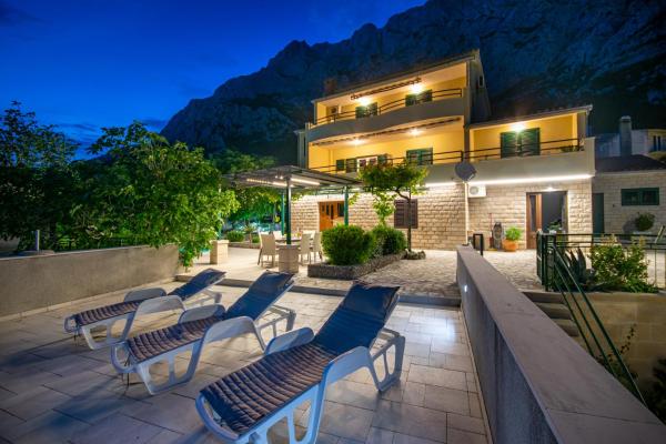 Na foto é possível ver o objeto Holiday Home Vrcani localizado na cidade de Veliko Brdo.