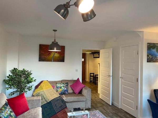 Homely, Cosy & Contemporary 4 Bdr House With Garden & Parking 5 Mins Drive To Addenbrookes & Papworth Hospitals & Bio Medical Campus - Cambridge