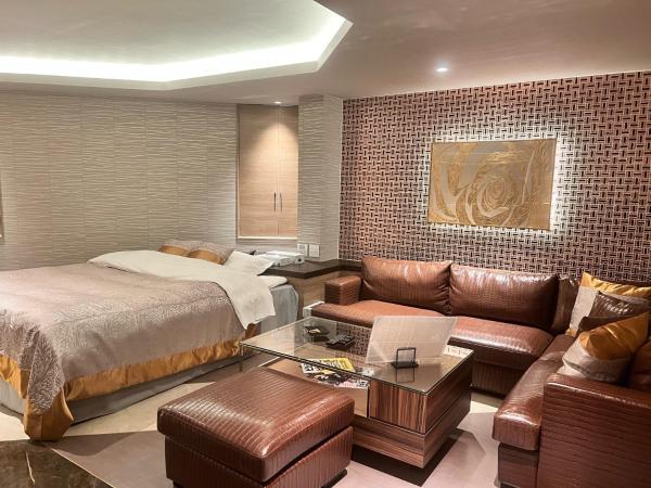 På billedet ses objektet Hotel Crystal Gate Nagoya - Couple Hotel beliggende i byen Takatachō.