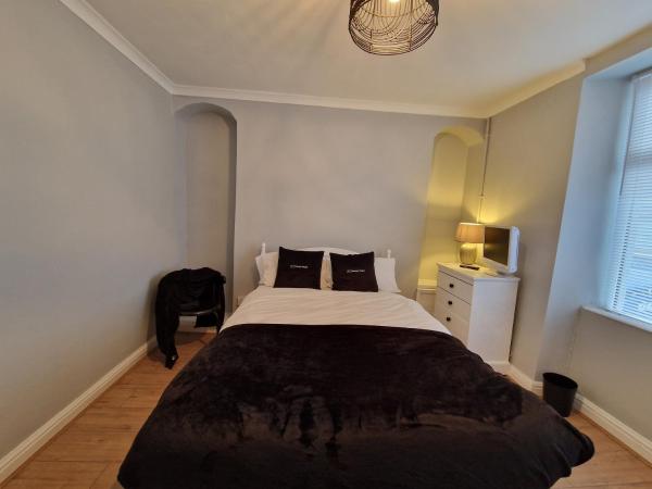 A la foto es mostra l'objecte 4 Bedroom house in Merthyr Tydfil. Near Brecon Beacons National Park situat a la ciutat de Dowlais.