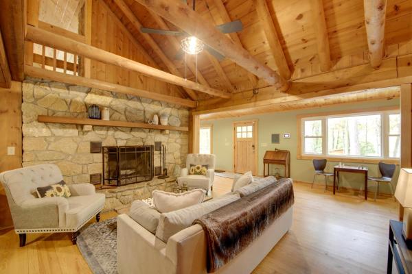 Na zdjęciu widoczny jest obiekt Cozy Cabin 12 Mi to Miami University - Oxford! położony w mieście Connersville.