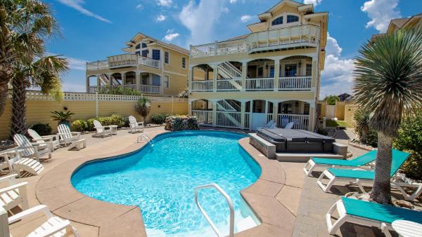 Na fotografii je vidět objekt OCEANFRONT, 11 BRs, Pool, Theater Rm, Elev, Game Rm, KD2, Grande Luxxe nacházející se ve městě Kill Devil Hills.