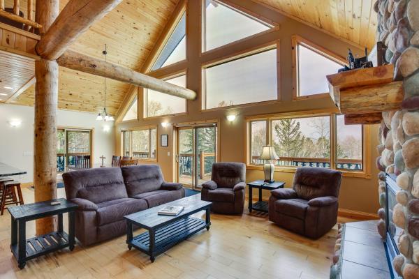 Na zdjęciu widoczny jest obiekt Spacious Terry Peak Cabin Less Than 1 Mi to Ski Lift położony w mieście Lead.