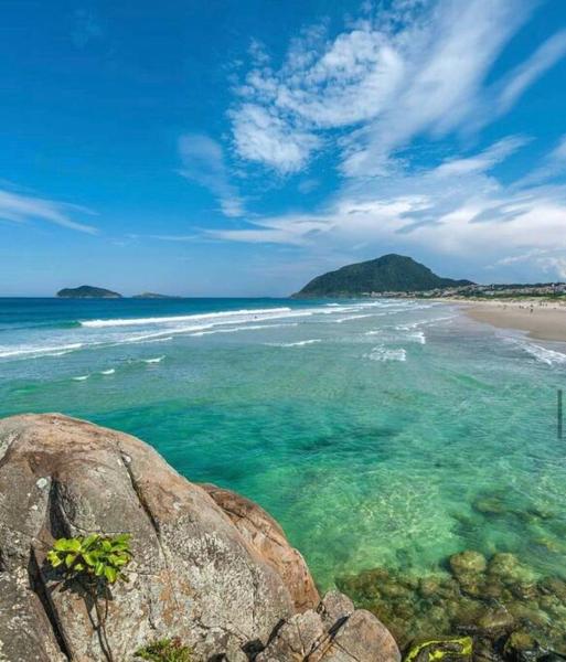 På billedet ses objektet Apê Incrível nos Ingleses beliggende i byen Florianópolis.