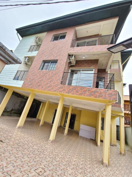 Na zdjęciu widoczny jest obiekt LUXOR RESIDENCE YASSA DOUALA położony w mieście Ngori.