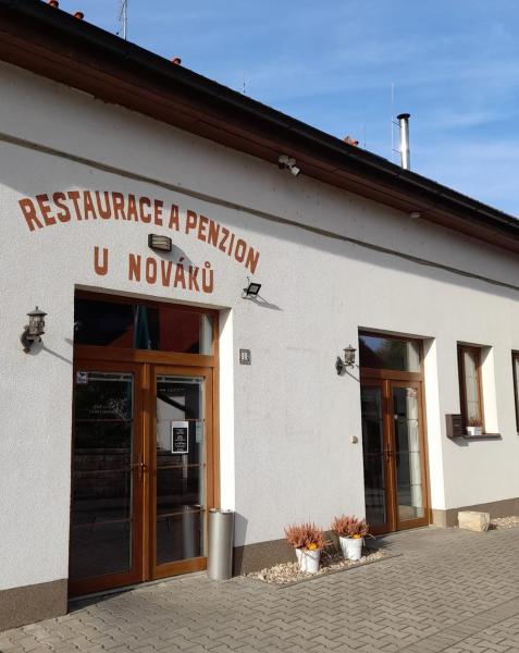 På billedet ses objektet Penzion a restaurace U Nováků beliggende i byen Horka.
