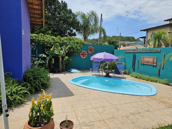 På billedet ses objektet Toca da Suzara Suíte 1 até 4 pessoas Piscina Rio e Mar num só lugar beliggende i byen Florianópolis.