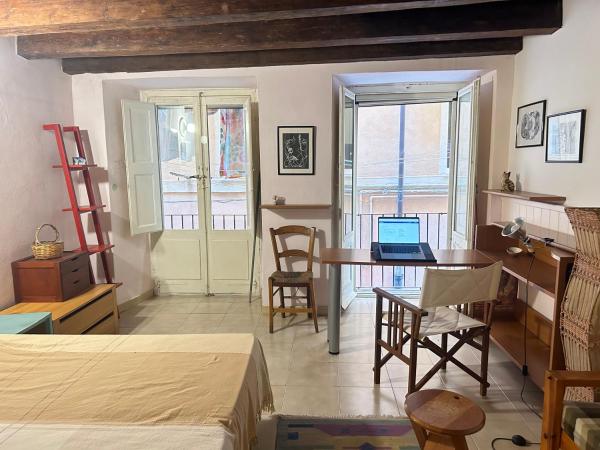 A la foto es mostra l'objecte Casa Castello situat a la ciutat de Cagliari.