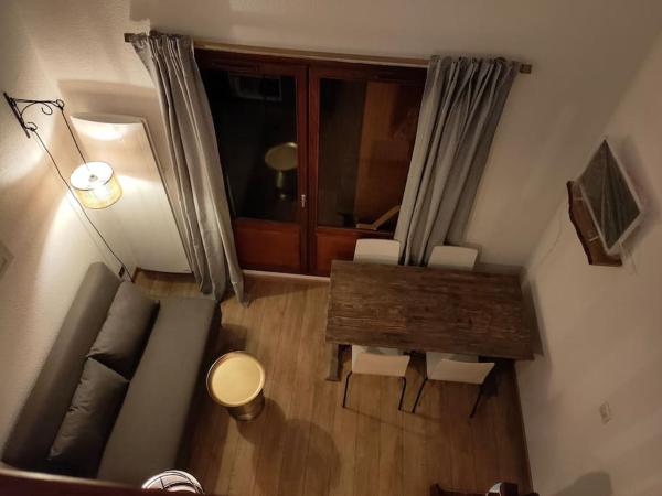 A la foto es mostra l'objecte Le Seignus: superbe studio avec vue sur les pistes situat a la ciutat de Le Seignus.