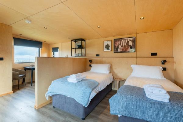 Zdjęcie 9: Rustic Cabins, sea views from rewilded farm with Highland Cows