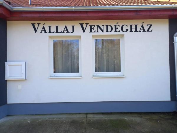 A la foto es mostra l'objecte Vállaj Vendégház situat a la ciutat de Vállaj.