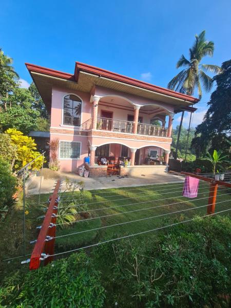 The photo shows the Rotunda Inn home stay located in the city of Bulatok.