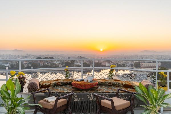 A la foto es mostra l'objecte The Grandeur Suite in a Lakefront Luxury Villa situat a la ciutat de Udaipur.