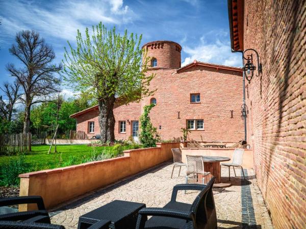 Na fotografii je vidět objekt Le Pastel nacházející se ve městě Roquemaure.