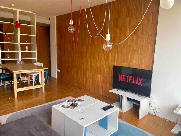 Na fotografii je vidět objekt Central Apartment with Free Parking and Balcony nacházející se ve městě Sofie.