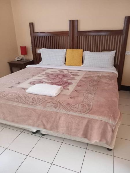 Makambo-te Makuti Cottage - Tanzania