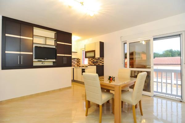 A la foto es mostra l'objecte Holiday home Tomislav for 12 guests near the beach situat a la ciutat de Vir.