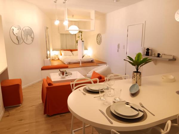 Na fotografii je vidět objekt The Luxury White Suite nacházející se ve městě Charleroi.