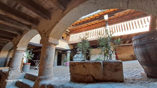A la foto es mostra l'objecte La Thibaude - Maison Vigneronne à Charly (proche Lyon) situat a la ciutat de Charly.