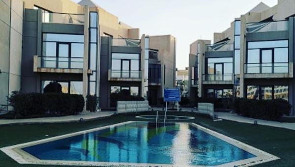 La photo montre l'objet منتجع الفارس العائلي situé dans la ville de An Nāmī.