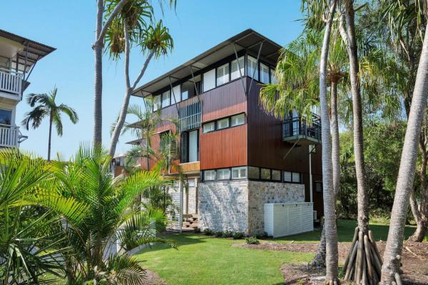 På billedet ses objektet Surfside Beach House 17 Rainbow Shores beliggende i byen Rainbow Beach.