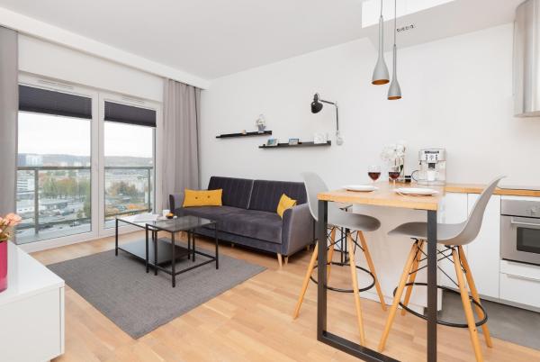 Spacious Apartment Aleja Rzeczypospolitej with Balcony by Noclegi Renters, Гданьск