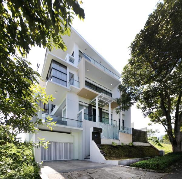 写真にはCicadas市にあるVilla DagoResor Kanata 7BR 45peop Private Infinity Pool & Roof Gardenが写っています。
