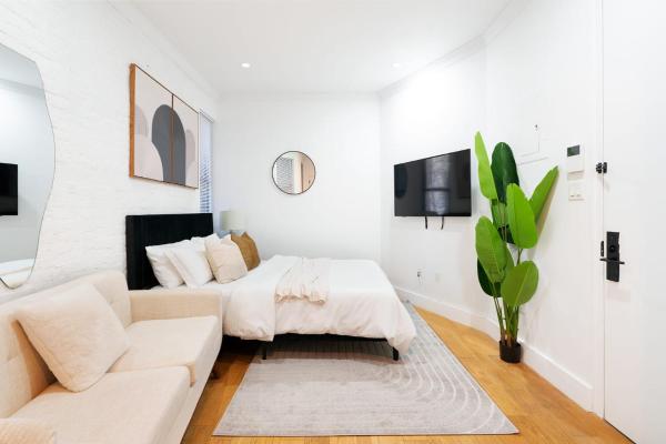 403-2E Newly Renovated Studio UES, New York