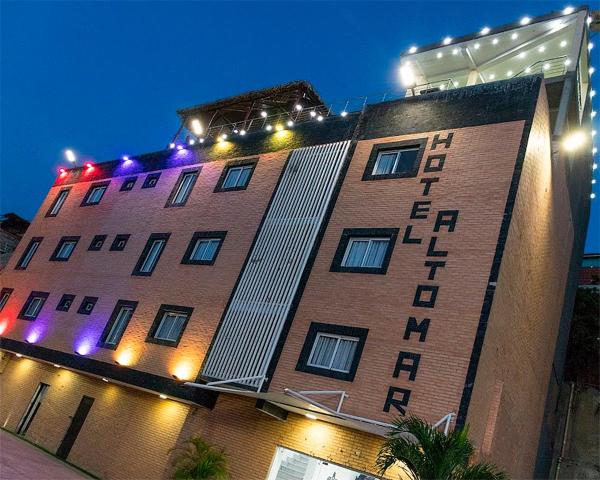 Na foto é possível ver o objeto Hotel Alto Mar localizado na cidade de Catia La Mar.