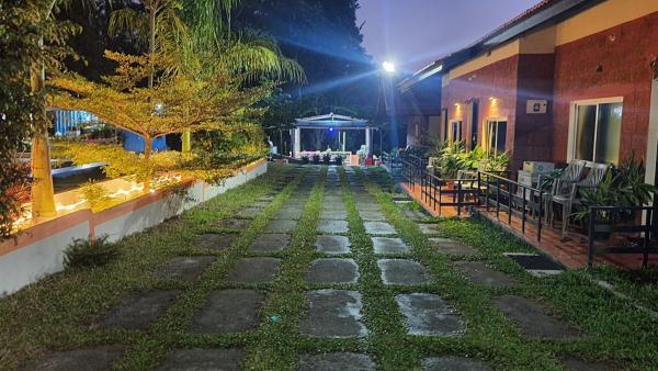 A la foto es mostra l'objecte Redrock homestay situat a la ciutat de Vastāra.