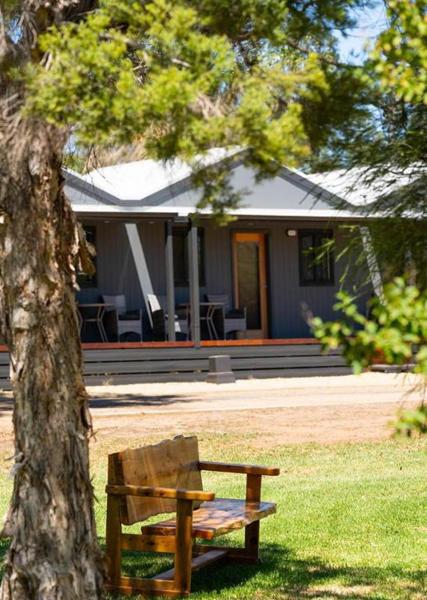 A la foto es mostra l'objecte Horseshoe Tourist Park situat a la ciutat de Harefield.