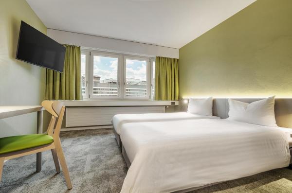The photo shows the flexymotel Wil located in the city of Sirnach.