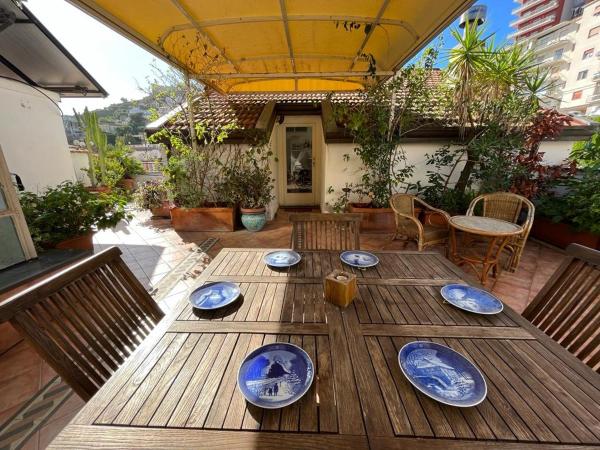 Na foto é possível ver o objeto B&B Attico Ventaglieri with Panoramic Terrace localizado na cidade de Naples.