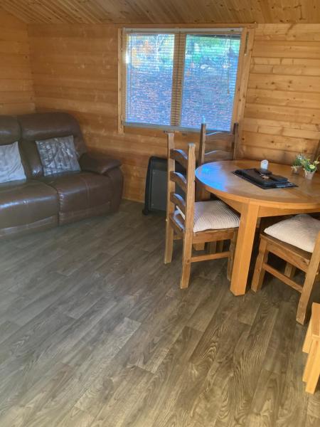 Foto 4: Log Cabin in the City with hot tub