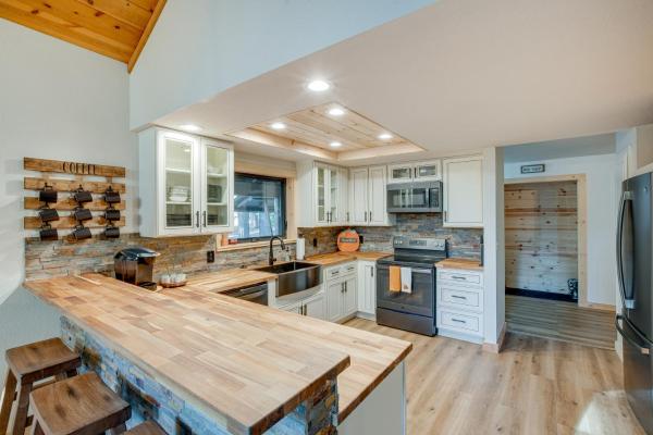 Στη φωτογραφία φαίνεται το αντικείμενο Arnold Cabin Near Calaveras Big Trees State Park! που βρίσκεται στην πόλη Arnold.