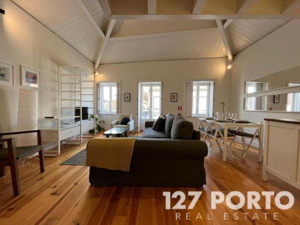 ML240 Spacious Central Apartment, Porto