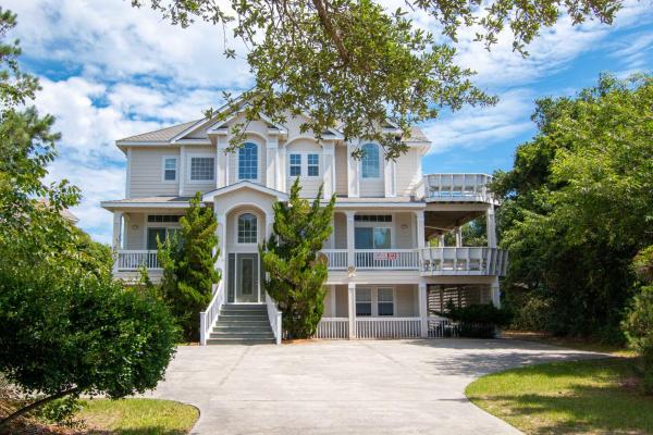 Kuvassa näkyy kohde Oceanside, 8 BRs, Private Pool, Hot Tub, Close to Beach Access, PI62, Jewel of the Isle, joka sijaitsee kaupungissa Corolla.
