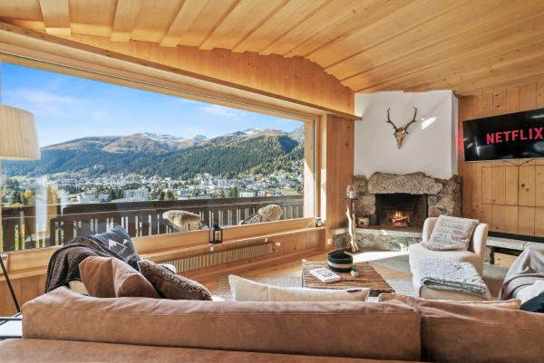 A la foto es mostra l'objecte A&Y Chalet zum Goldenen Hirsch - Best View Kamin Ski situat a la ciutat de Davos.