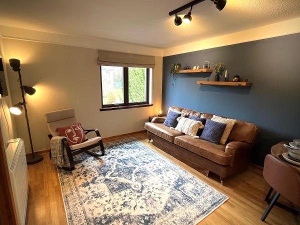 Foto 2: Comfortable, modern apartment with parking. Inverness.