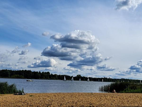 写真にはセロツク市にあるSłoneczny Zakątek nad Narwiąが写っています。