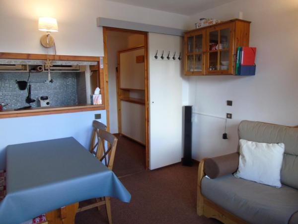 Nella foto è visibile l'oggetto Studio cosy à 100m des pistes et commerces, balcon, draps inclus, parking gratuit - FR-1-561-64 situato nella città di Modane.