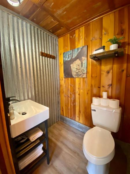 Billede 5: Cabin 8 at Horse Creek Resort