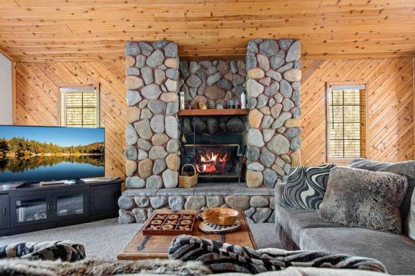 Hus med 2 soveværelser — 133 m² - The 717 - Upper Moonridge - VERY Close to Resorts!