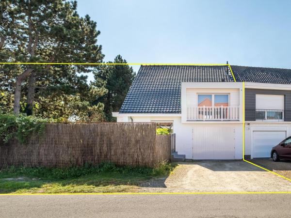 Na fotografii je vidět objekt Villa by the Sea with Jacuzzi nacházející se ve městě Koksijde.