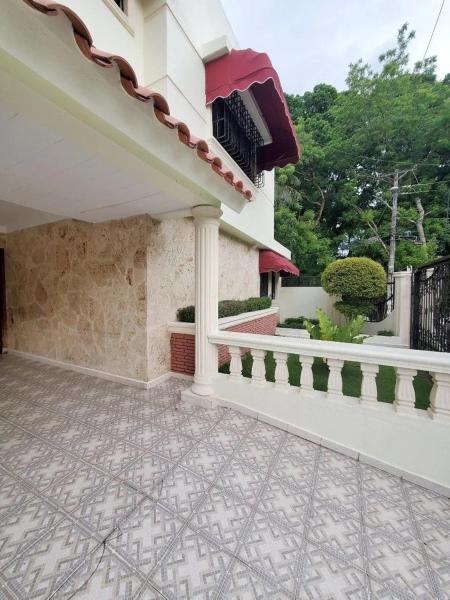 A la foto es mostra l'objecte SDQ Villa Isabel, NO FUMAR, cerca embajada EEUU situat a la ciutat de Fundación.