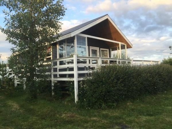 Na zdjęciu widoczny jest obiekt Golden Circle Cozy Retreat położony w mieście Fjall.