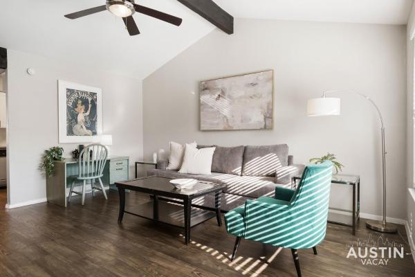 A la foto es mostra l'objecte Walk to Barton Springs Spacious Apt Backyard situat a la ciutat de Austin.