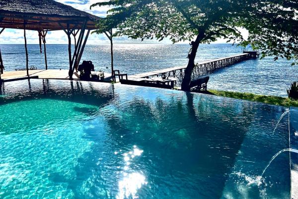 A la foto es mostra l'objecte Sanctum Una Una Eco Dive Resort situat a la ciutat de Unauna.