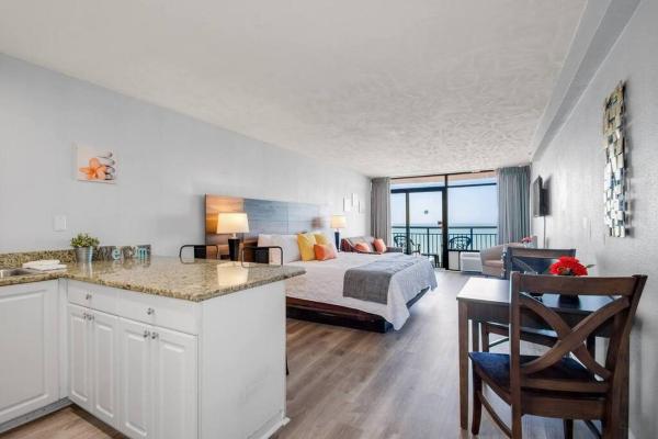 Spacious King Oceanfront Studio 1026, Myrtle Beach