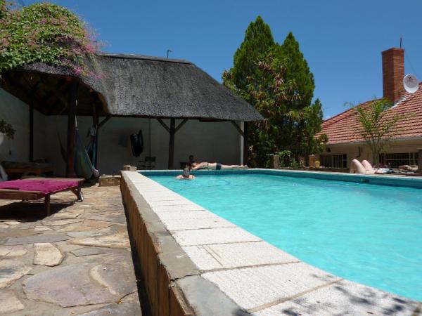 A la foto es mostra l'objecte ParadiseGarden Backpackers situat a la ciutat de Windhoek.